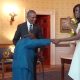 Une centenaire danse avec le couple Obama