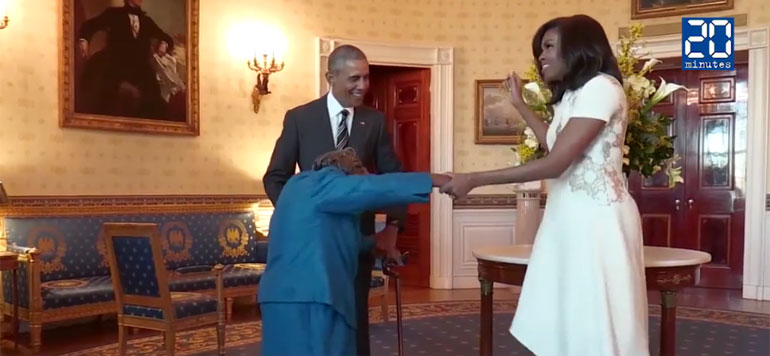 Une centenaire danse avec le couple Obama