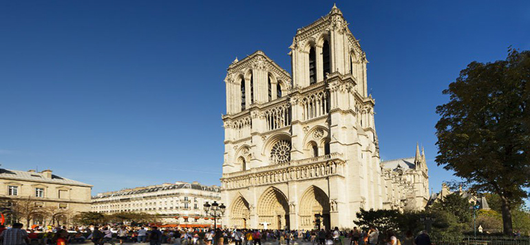 paris decouverte une voiture pleine de Bouteilles de gaz
