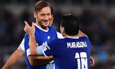 Italie Maradona Ronaldinho et Totti reunis sur un terrain