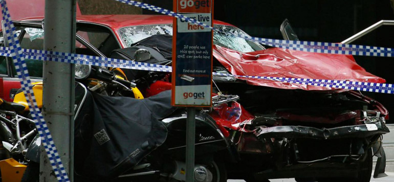 Une voiture fonce dans la foule a Melbourne