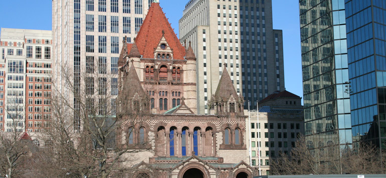 priere retentit dans une eglise de Boston