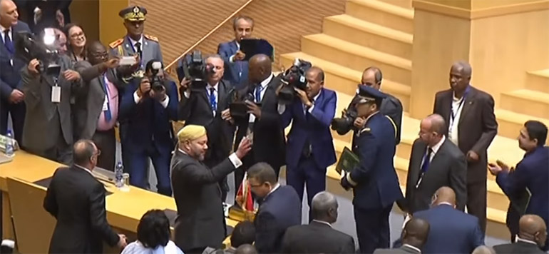 standing ovation pour le Roi Mohammed VI au sommet africain
