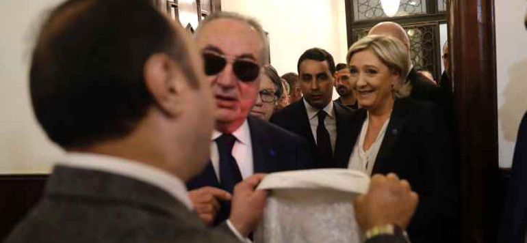 Marine Le Pen refuse de porter le voile