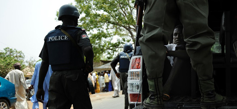 Nigeria Cinq policiers blesses