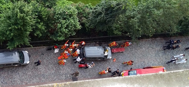 Un vehicule fonce sur des militaires paris