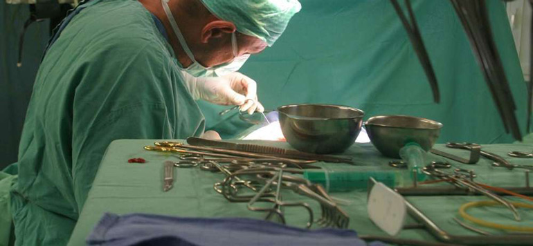 Operation reimplantation dune main maroc