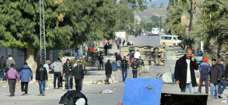 Tunisie Un mort et plusieurs blesses dans des affrontements entre manifestants et forces de lordre