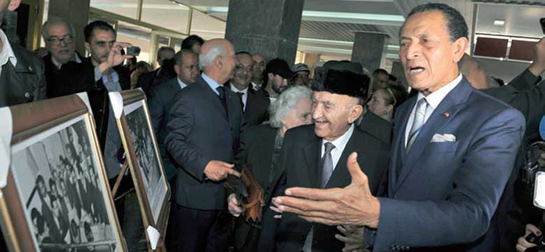 Abderrahmane Youssoufi presente ses memoires