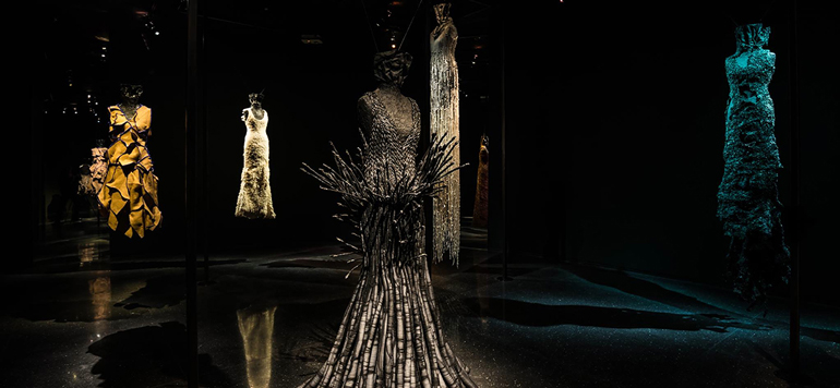 Les robes sculptures de Noureddine Amir