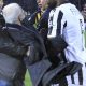 president du PAOK rentre sur la pelouse un pistolet a la ceinture