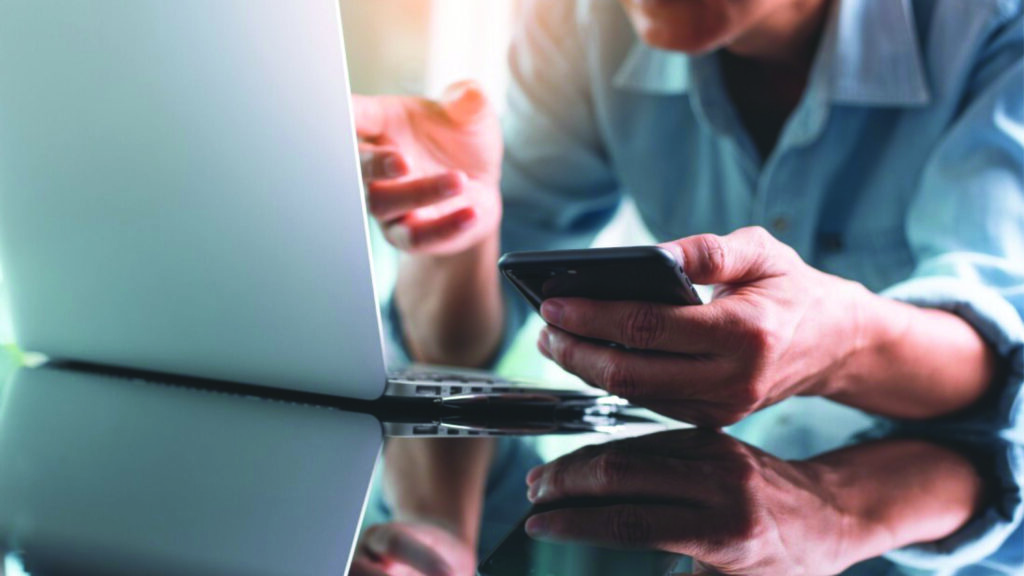 Hors cadre scaled large