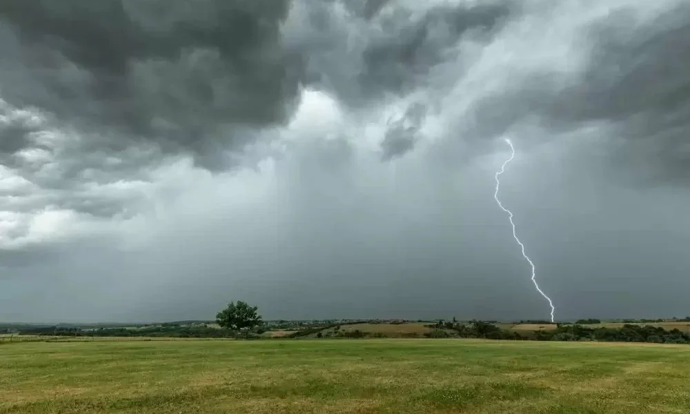 Alerte météo : Averses orageuses et temps chaud de vendredi à samedi dans plusieurs provinces